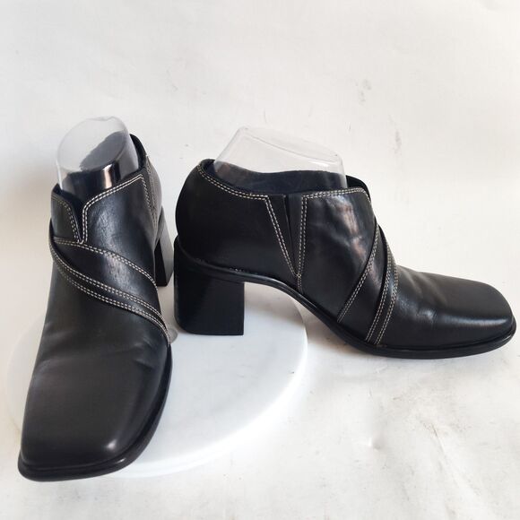 Clarks Ankle Boots Size 7.5 90s Y2K Black Leather Square Toe Block Heels Belted - Picture 1 of 11